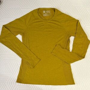 FIGS MEDIUM Salta Seamless Under scrub top. Golden yellow.